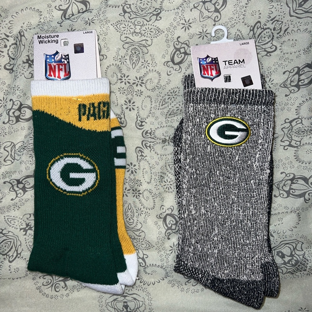 Set of 2 NEW Pairs of Green Bay Packers Men’s Socks M/L Warm